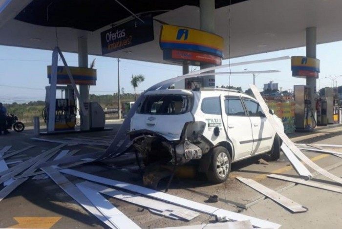Táxi explodiu em posto de gasolina