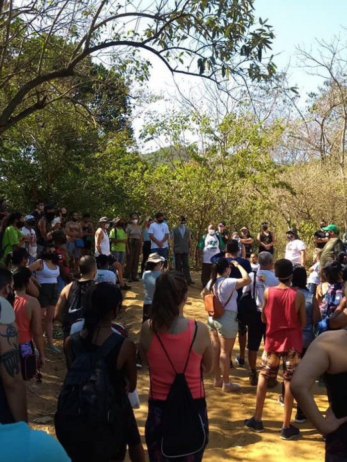 Agentes da Guarda Ambiental e popula&ccedil;&atilde;o participaram de a&ccedil;&atilde;o de reflorestamento.