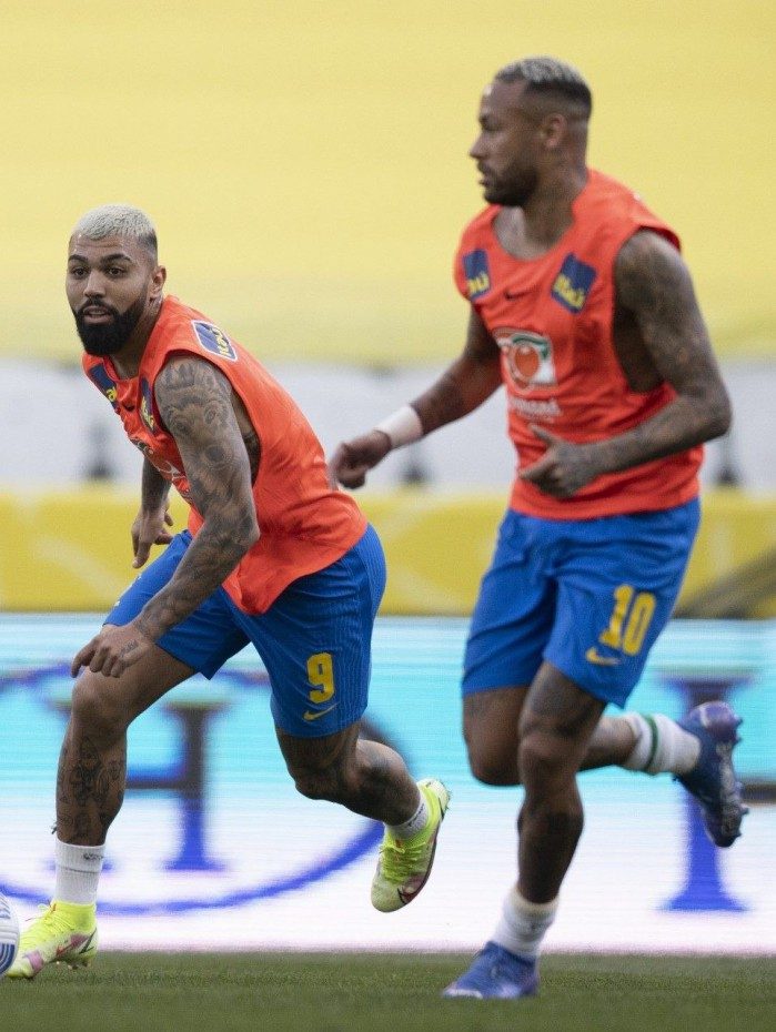 Gabigol e Neymar treinam na Arena Corinthians a após suspensão de Brasil x Argentina - Lucas Figueiredo/CBF