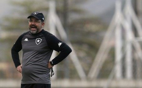 Fluminense quer manter invencibilidade e Botafogo volta a jogar com time da Série A