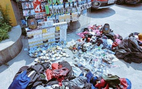 Polícia Militar apreende material vendido irregularmente no centro de Nova Iguaçu