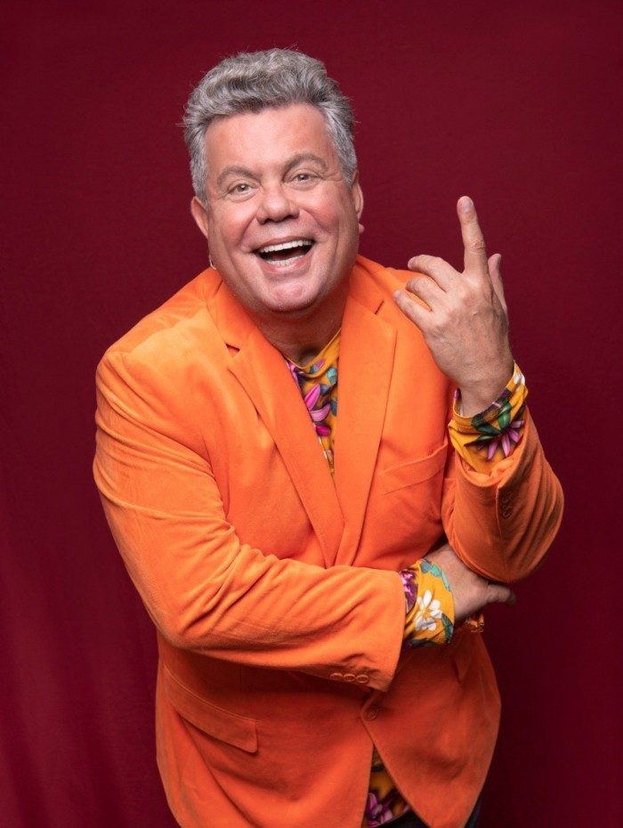 O ex carnavalesco e comentarista de carnaval lançará livro de crônicas com reflexões da pandemia da Covid 