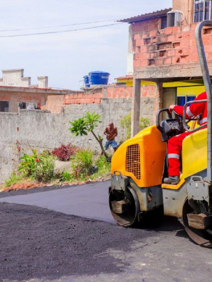 Os agentes trabalharam na Rua Pedra Negra, no Morro Azul