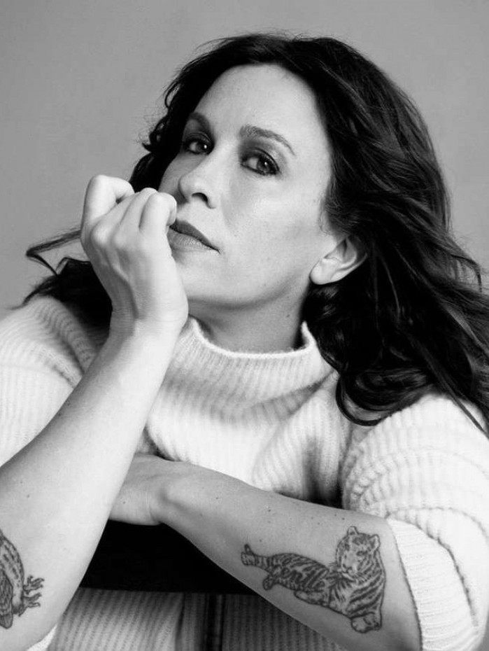 Alanis Morissette revela ter sido vítima de estupro aos 15 anos de idade