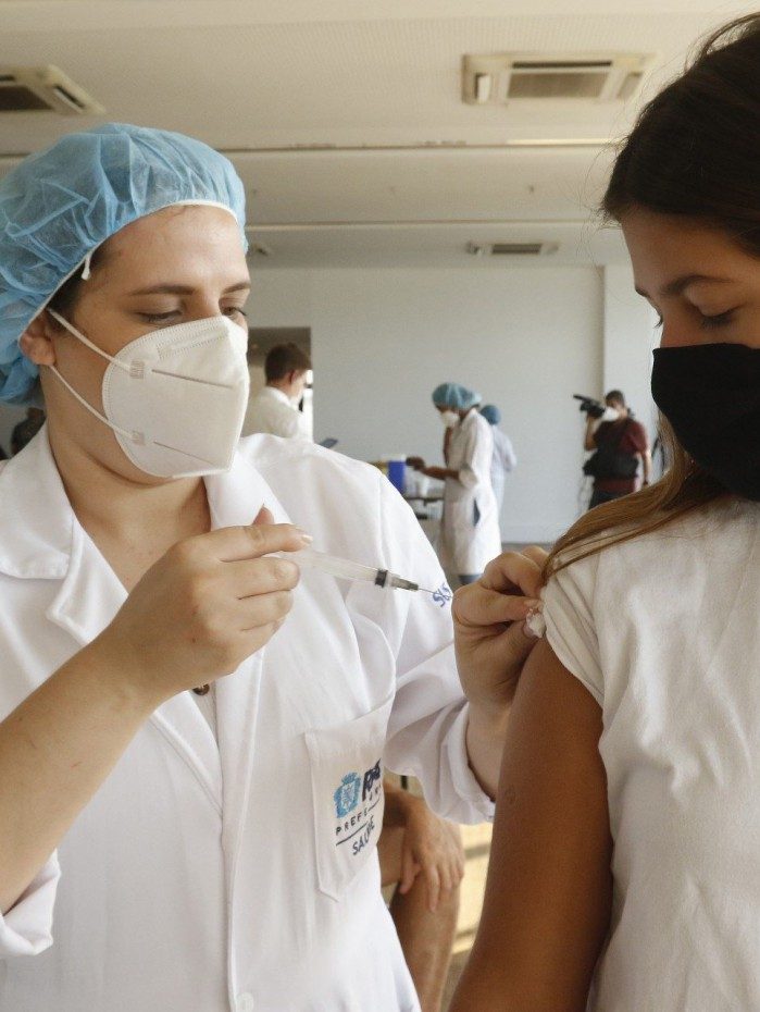 Vacina&ccedil;&atilde;o de adolescentes &eacute; retomada nesta quarta-feira