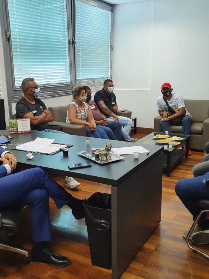 Catadores e recicladores da Baixada em reuni&atilde;o com Valdecy da Sa&uacute;de na Alerj