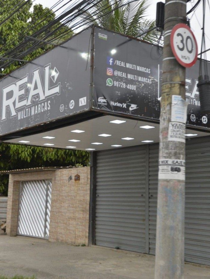 Com&eacute;rcio fechou as portas em Santa Cruz por guerra de mil&iacute;cia