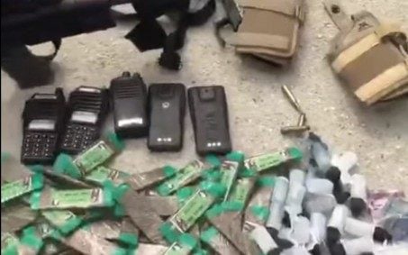 Polícia prende mulher suspeita de tráfico após confronto em Nova Iguaçu