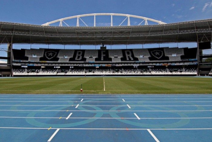 Botafogo voltou a contar com sua torcida no Nilton Santos