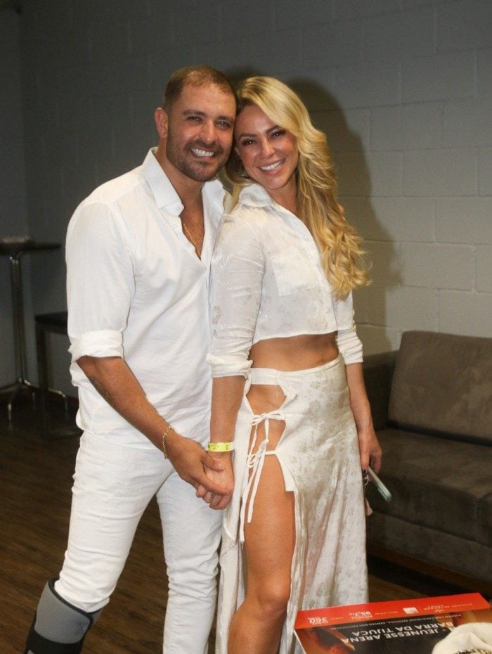 Diogo Nogueira faz show no Rio e canta música que fez para Paolla Oliveira