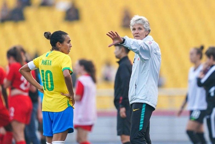 Pia admite que precisa mudar a função de Marta na Seleção Brasileira