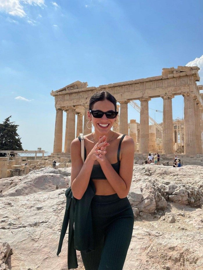 Bruna Marquezine em  viagem pela Grécia 