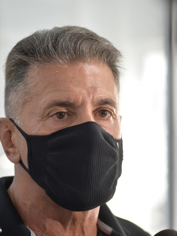 O piloto de helicp&oacute;ptero Adonis Lima foi sequestrado para resgatar preso em Bangu 