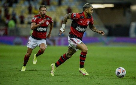 Flamengo leiloará camisas autografadas do jogo contra o Barcelona
