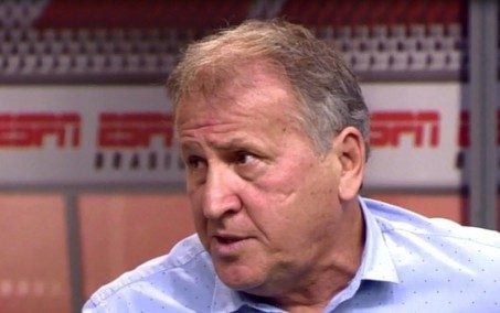 Com shopping lotado de Rubro-Negros, Zico faz noite de autógrafos de novo livro