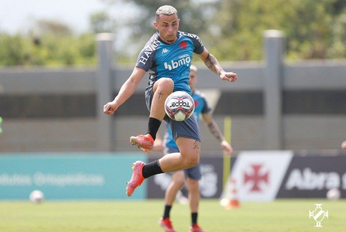 Bruno Gomes foi o escolhido por Fernando Diniz para substituir Andrey