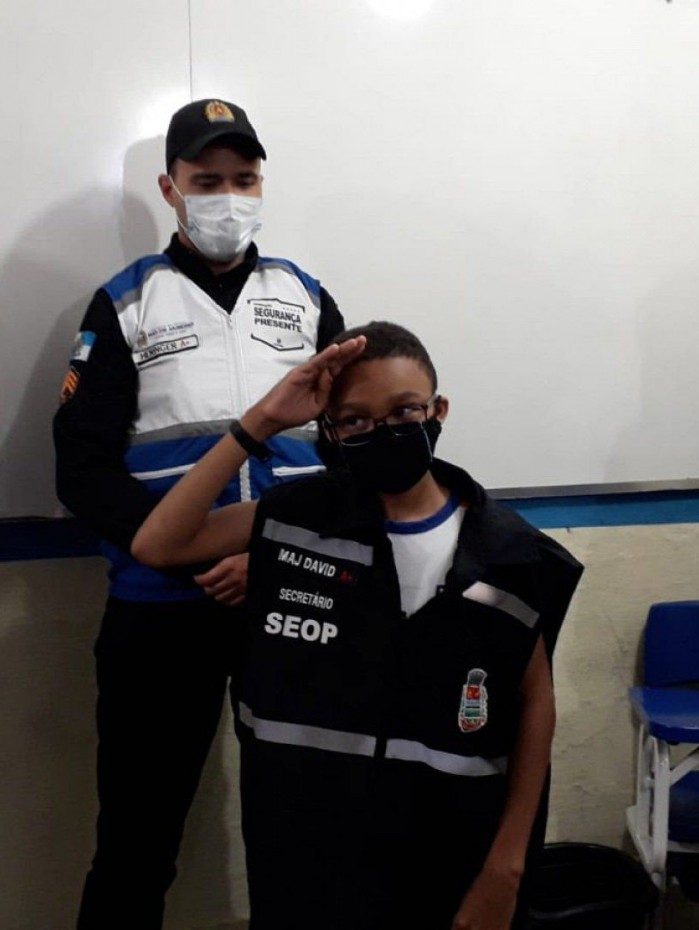 Renan, de 11 anos, aluno do 6&deg; ano, era o mais empolgado: declarou o sonho de ser um deles quando crescer