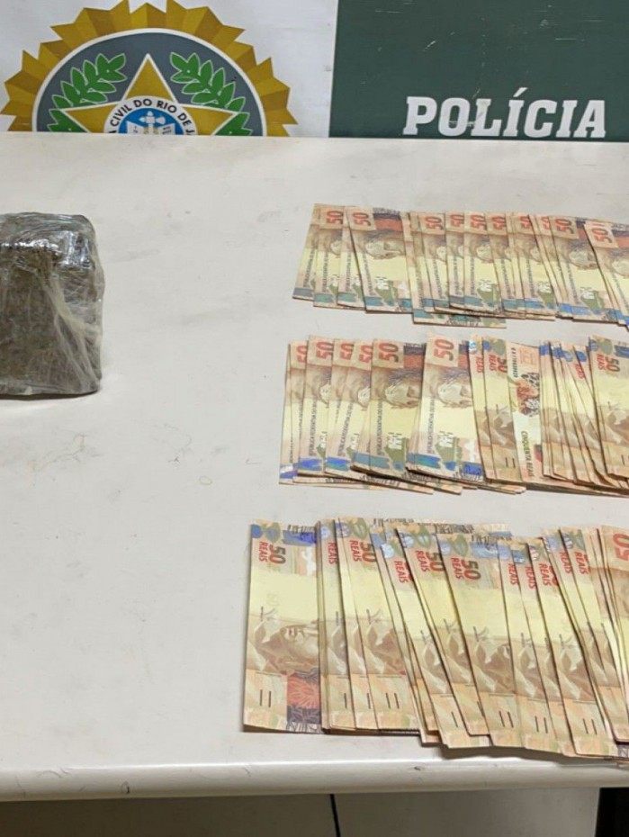 Notas falsas e skank são apreendidos com mulher em São Cristóvão