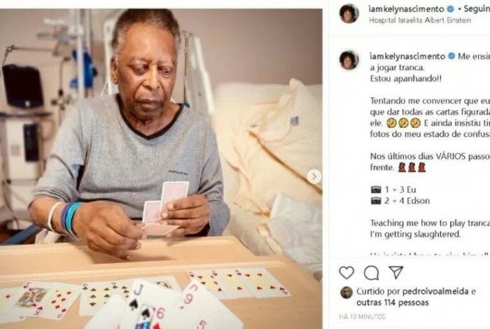 Filha de Pelé posta foto jogando baralho com o pai no hospital