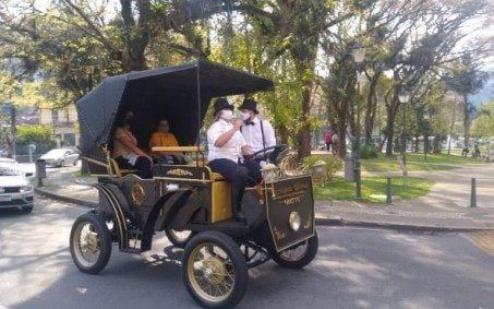 Charrete elétrica para passeios turísticos começa a circular em caráter experimental