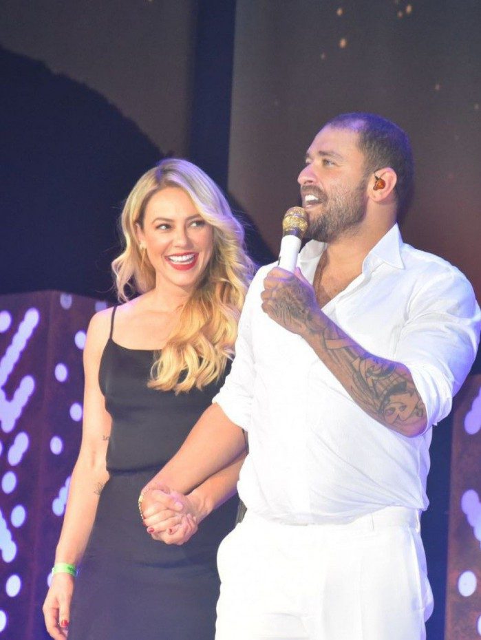 Paolla Oliveira em show de Diogo Nogueira