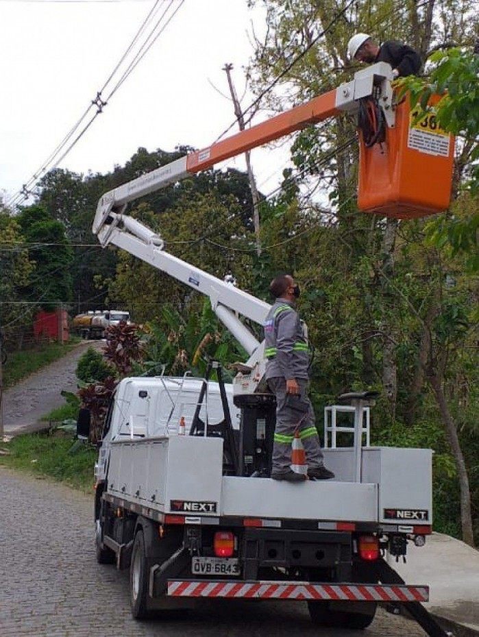Serviço de iluminação em Riograndina, em Nova Friburgo