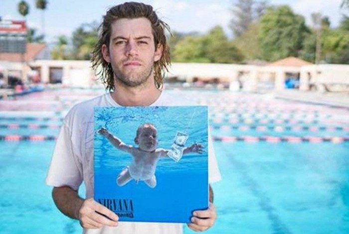 Rapaz que foi capa do disco ‘Nevermind’, do Nirvana quando bebe, exige retirada de foto de novas versões do álbum