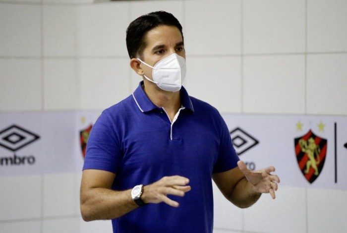 Novo presidente, Leonardo Lopes, classificou como um erro primário do departamento de futebol o episódio na inscrição dos últimos reforços
