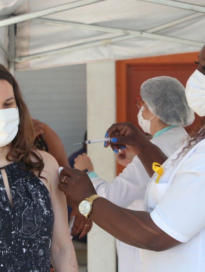 A moradora do Centro, Josiane Bragato, de 39 anos, disse que aproveitou a oportunidade para adiantar a segunda dose pela importância que isso representa.