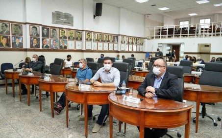 Câmara de Nova Iguaçu aprova punição para quem fraudar vacinação contra a Covid-19