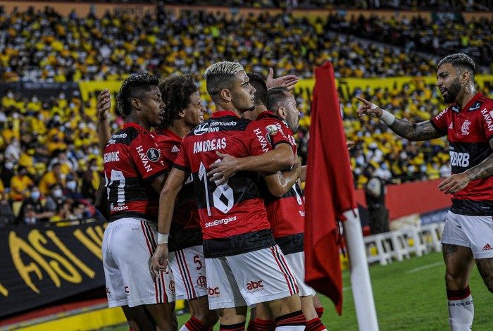 Flamengo tem três jogadores disputando prêmio
