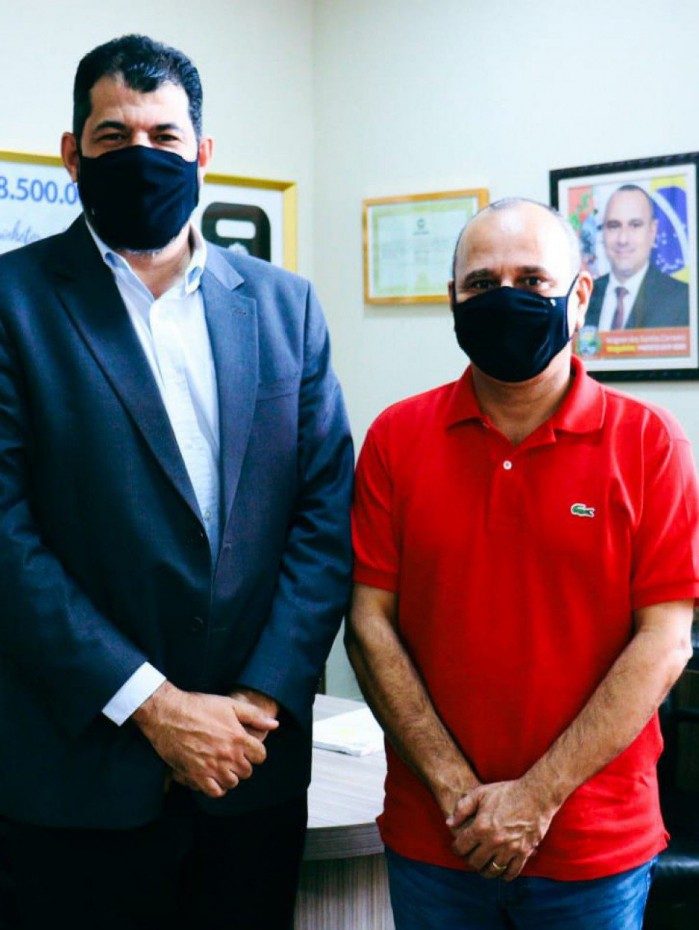 O diretor superintendente da Águas do Rio, Cleyson Jiacomini, e o prefeito Waguinho 