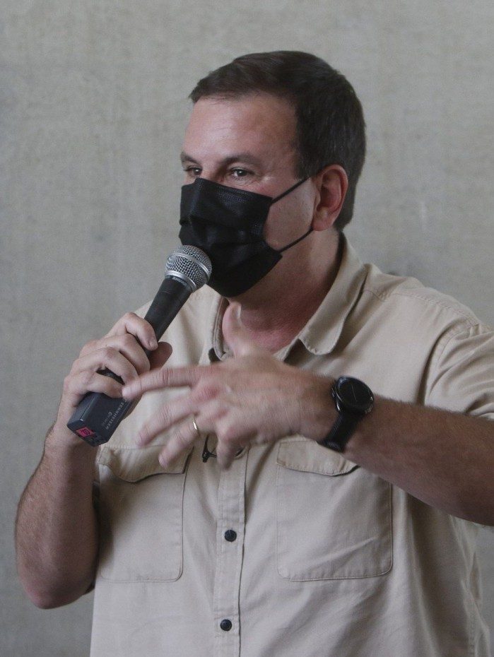Eduardo Paes afirmou que a flexibilização do uso de máscaras tem 'base científica'