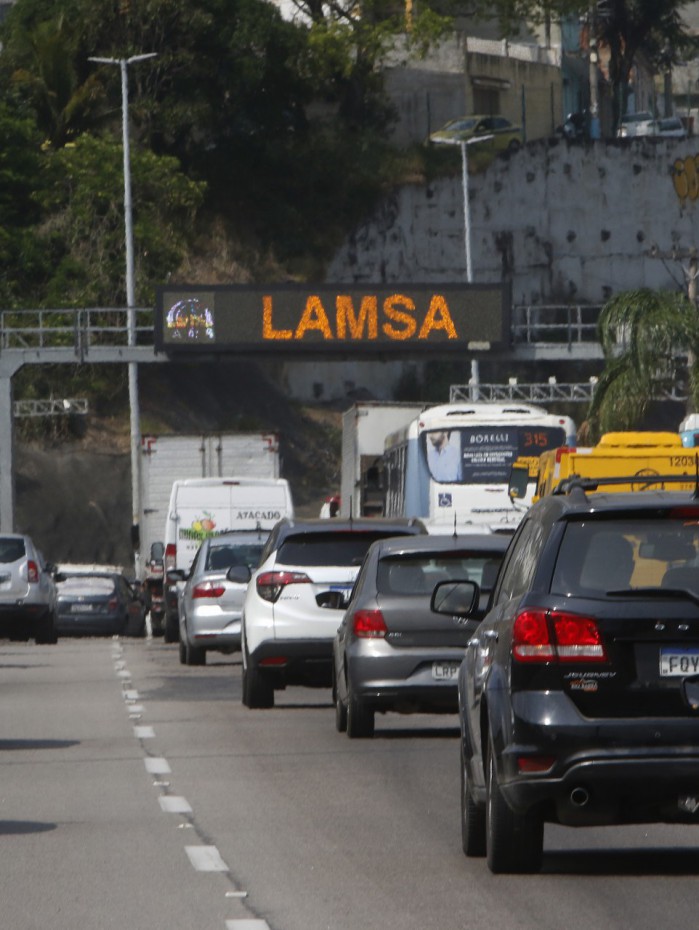 Motociclista morreu ap&oacute;s ser atingido por linha chilena na Linha Amarela