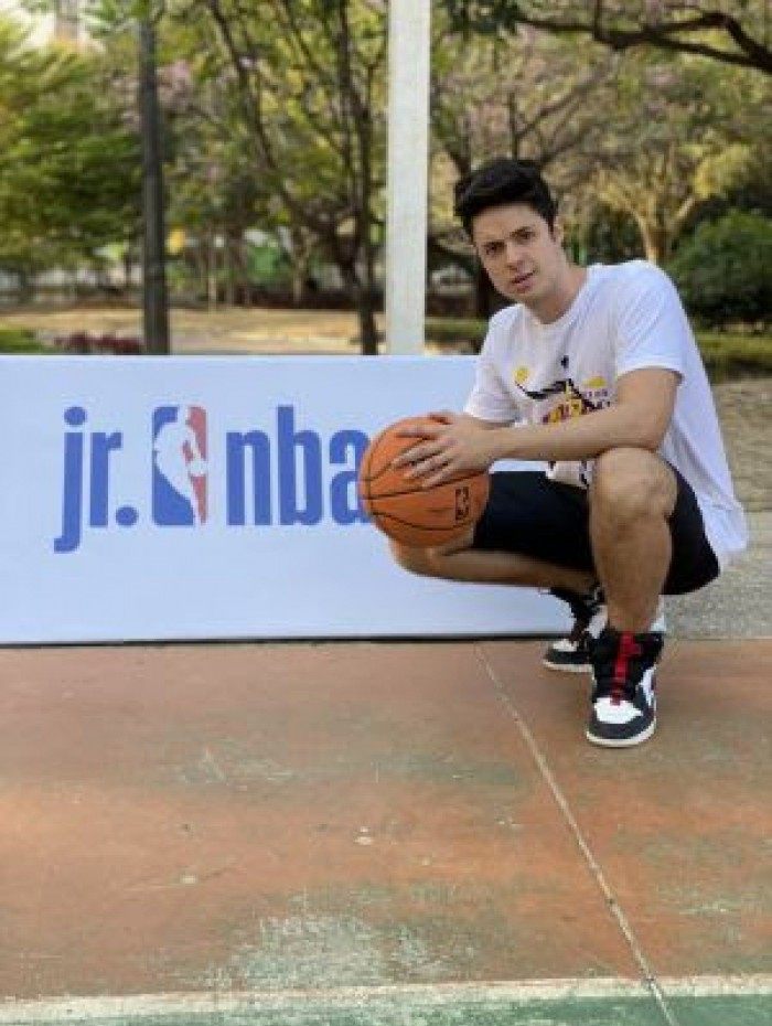 O influenciador mineiro lançou quatro brinquedos em parceria com uma das maiores fabricantes de brinquedos do mundo. 