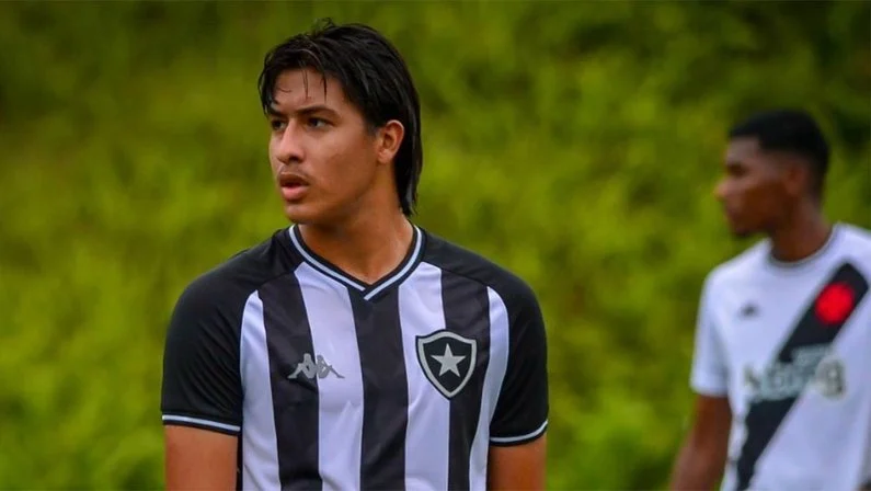 Botafogo negocia contrato profissional com 'sósia de Marcelo Moreno'