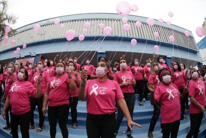 A campanha #VáDeRosa, em comemoração ao Outubro Rosa, acontecerá durante todo o mês para a conscientização sobre o câncer de mama e de colo de útero.