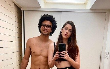 Sophia Abrahão tira onda com tanquinho de Sérgio Malheiros: 'Peixão'