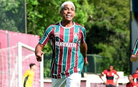 Fluminense amplia contrato de atacante até 2025 e com multa de R$ 316 milhões