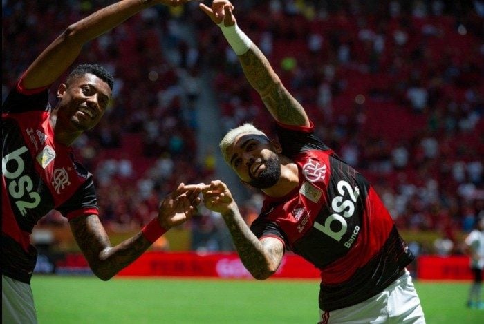 Narrador da Globo admite erro com 'fusão' de Gabigol e Bruno Henrique e brinca: 'Não era nascido'
