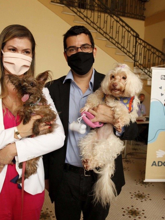 Primeira dama do Estado, Analine Castro, e seu pet em ben&ccedil;&atilde;o pelo dia de S&atilde;o Francisco de Assis