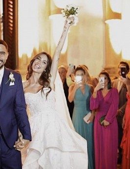 Thaila Ayala comemora dois anos de casamento com Renato Góes