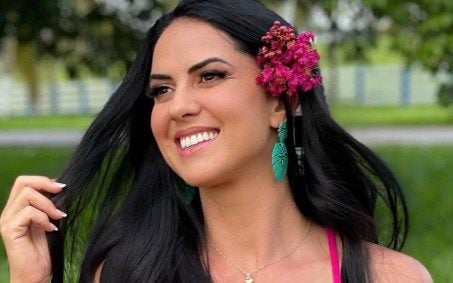 Graciele Lacerda celebra segunda dose da vacina contra Covid-19