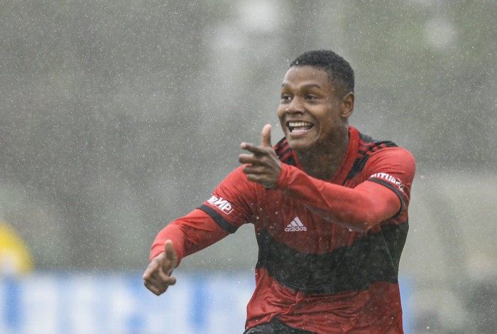 Matheus França deu show e fez quatro na goleada do Flamengo sobre o Palmeiras, pela Copa do Brasil Sub-17