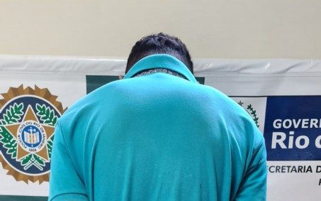 Assaltante que derrubou mulher de bicicleta para roubar bolsa em Rio das Ostras é preso no Espírito Santo