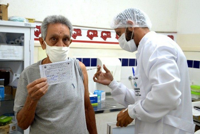 Conforme orientações do Governo Federal, estes grupos devem, preferencialmente, receber a dose da vacina Pfizer - Raimundo Brasil