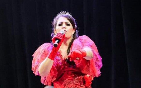 Uma voz de Niterói cantando para o mundo inteiro