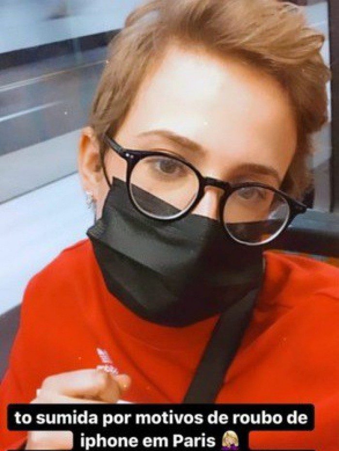 Marcella Rica tem o celular furtado em Paris