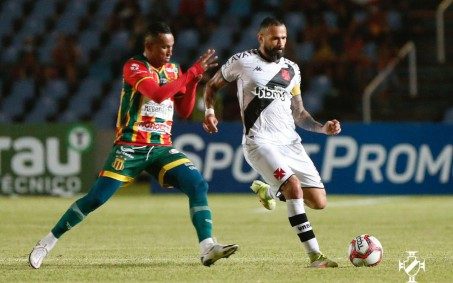 Mesmo com um a mais em grande parte do jogo, Vasco perde para o Sampaio Corrêa