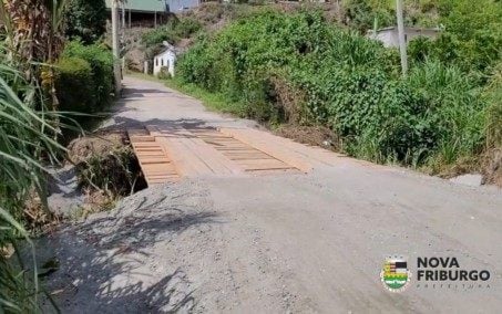 Ponte na Parada Folly, em Friburgo, foi reconstruída e já está liberada para trânsito